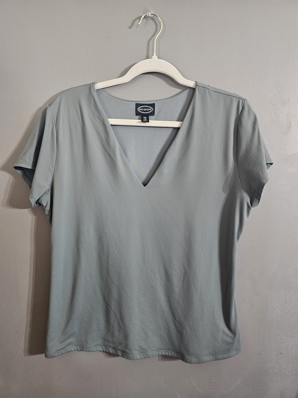 Scoop V-Neck Short Sleeve Top in Sage Green